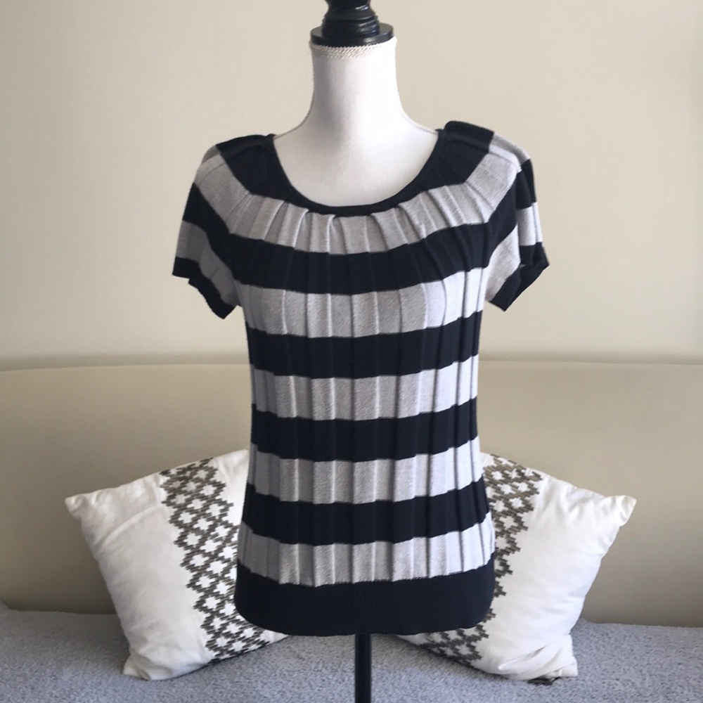 Black & Slate Gray Horizontal Striped Sweater